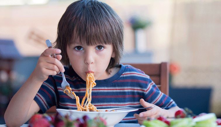 مصرف زیاد سدیم چه تاثیراتی بر کودکان می گذارد
