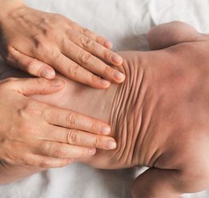 ماساژ درمانی نوزاد
