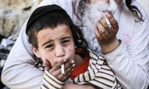 سیگار کشیدن کودک