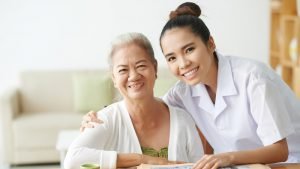 تعیین هزینه استخدام پرستار سالمند در منزل
