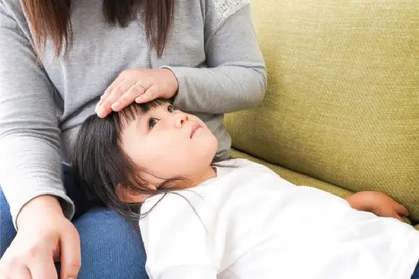 آشنایی با انواع علائم تب در کودکان خردسال