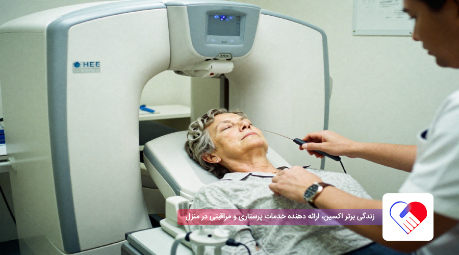 راهنمای کامل چکاپ و مراقبتهای پزشکی برای سالمندان 4 تست تراکم استخوان سالمندان